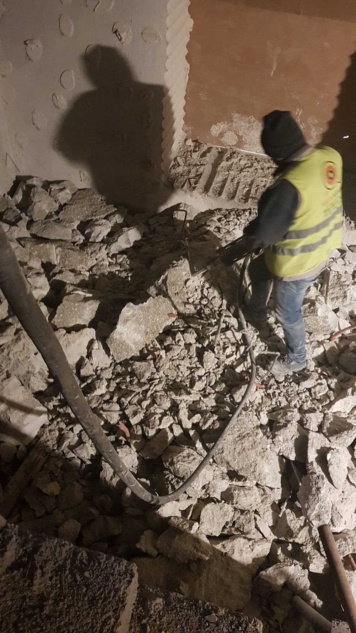 Sivas Beton Yıkma, Kontrollü Yıkım: Yapıya Zarar Vermeden Beton Kırma Nasıl Yapılır?